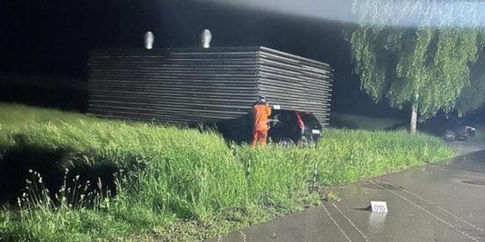 Gossau ZH: Vier Personen bei Selbstunfall verletzt. Gossau ZH