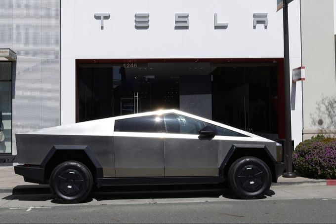 Der Cybertruck kommt bei Käufern aktuell nicht gut an. tesla