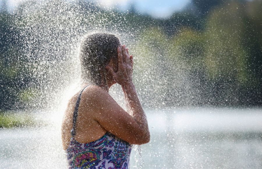 Besucherinnen in der Badi Lerchenfeld müssen unter die kalte Dusche. (Symbolbild)