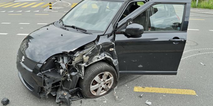 Bei einem Unfall in Meggen LU wurde eine Person verletzt. Kollision in Meggen