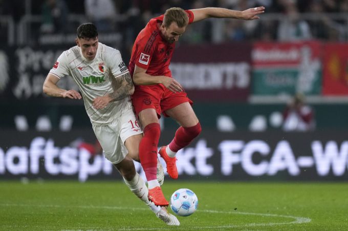 Cédric Zesiger (l) kriegt in Augsburg einen neuen Trainer. Cédric Zesiger