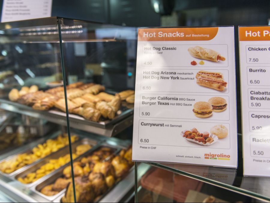 Die Regel gilt aus hygienischen Gründen, weil die Filiale auch Frischeprodukte anbietet.