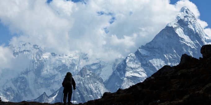 Vier Briten bestiegen den Mount Everest in nur sieben Tagen dank Xenon-Doping und Hightech-Akklimatisierung. (Symbolbild) Mount Everest express besteigung