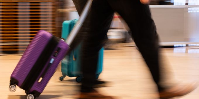 Konkret richtet sich die Beschwerde gegen sieben Fluggesellschaften. (Foto Illustration) Handgepäck