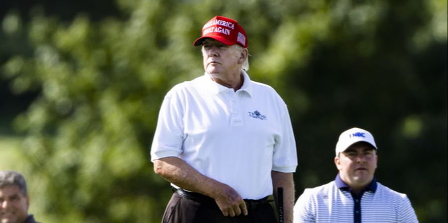 ... aber auch Trumps Golfshirts.