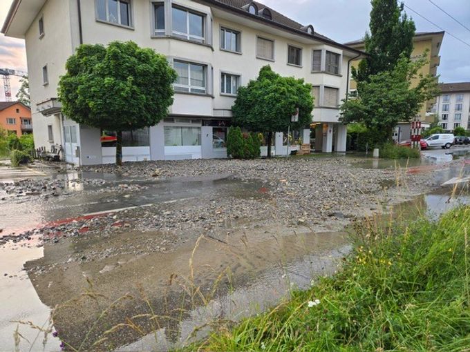 Personen kamen durch den Wasserrohrbruch nicht zu Schaden. Zürich Wasserrohrbruch