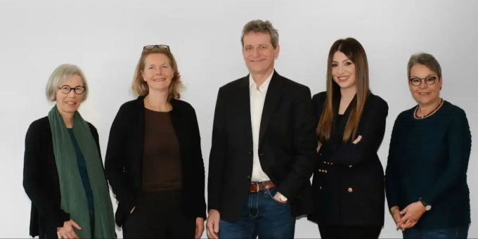 Das Team der Ombudsstelle Basel-Stadt mit Helen Eschenmoser, Elisabeth Burger Bell, Thierry Moosbrugger, Duygu Hofer und Jacqueline Zeuggin. (von links) ombudsstelle basel stadt