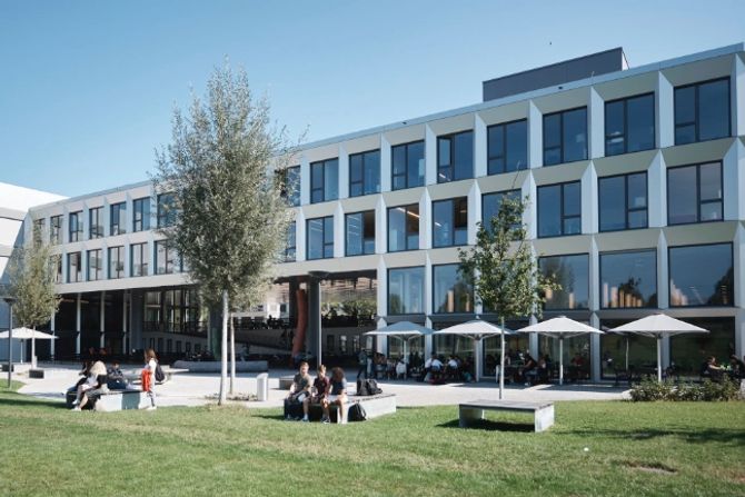 Bildungszentrum Uster Wände beschmiert