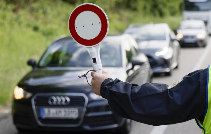 Asyl-Pläne: Deutschland will in Zukunft Migranten an den Grenzen zurückweisen – das sorgt für Kritik seitens der Schweiz. (Symbolbild) asyl