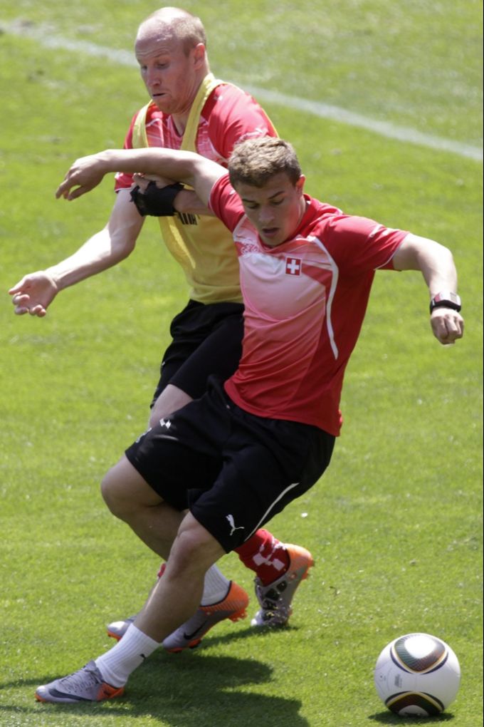 Ludovic Magnin und Xherdan Shaqiri bei der Nati im Jahr 2010. FCB