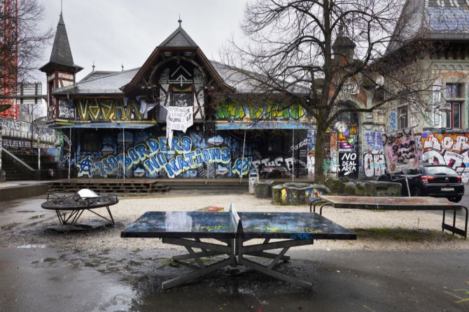 Reitschule Bern Vorplatz Glacé