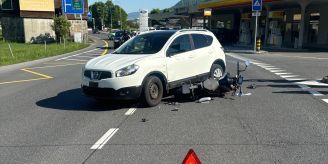 Näfels GL - Motorradfahrer erleidet diverse Prellungen bei Kollision