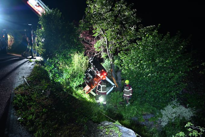Der Fahrer wurde unbestimmt verletzt. Grabs Unfall