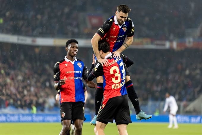 Leon Avdullahu (Nummer 37) schiesst den zwischenzeitlichen Ausgleich für den FC Basel. FC Basel