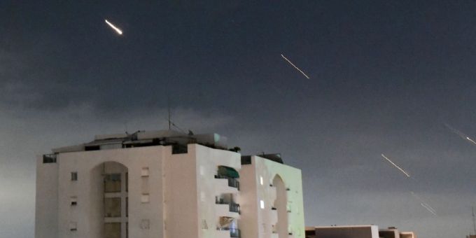 Das israelische Luftabwehrsystem «Iron Dome» feuert, um Raketen abzufangen. (Archivbild) Nahostkonflikt - Israel