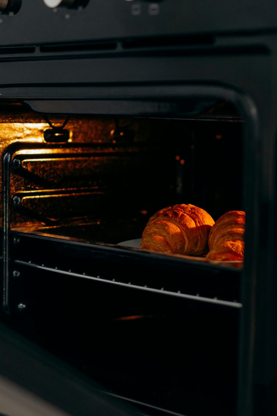 Kopfschüttelnd wies Brügger die Angestellte darauf hin, dass dafür doch der Backofen vorgesehen sei.