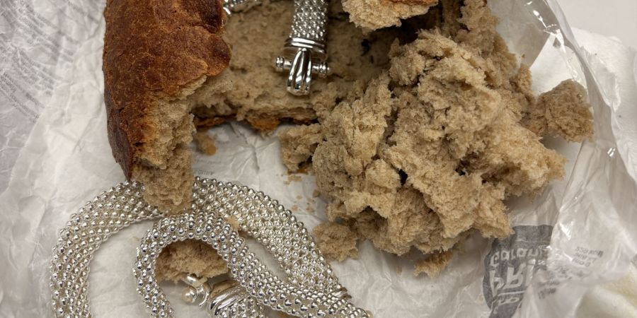 Schmuck im Brotlaib