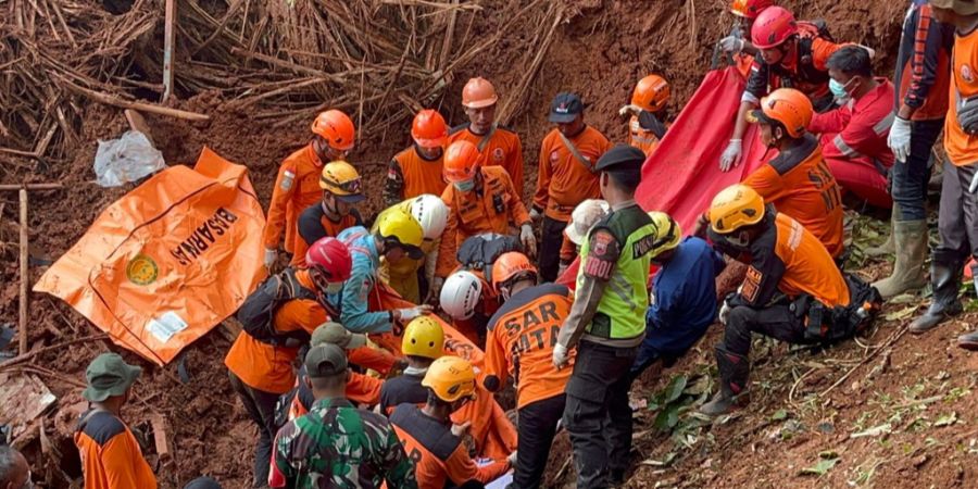 Indonesien Erdrutsch