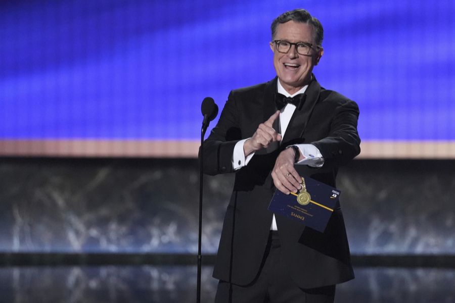 Er hat nicht mehr lange Zeit....Stephen Colbert feierte seinen Emmy.