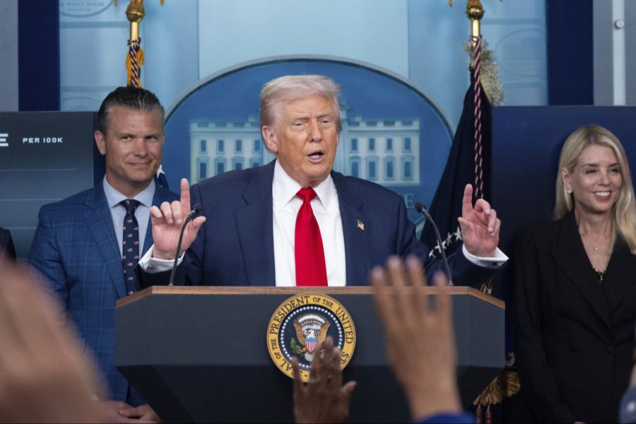 Donald Trump bei der gestrigen Pressekonferenz.