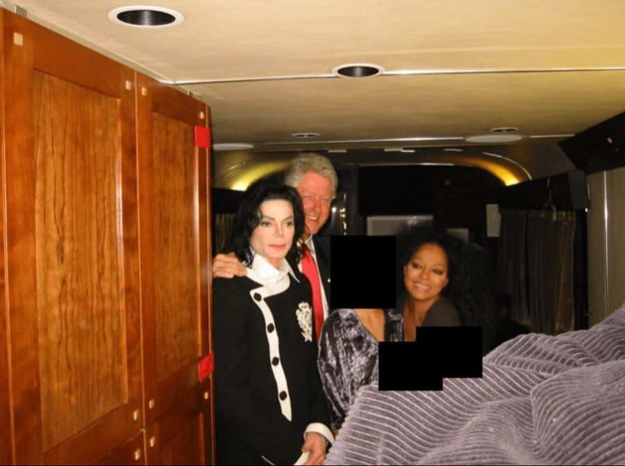 Michael Jackson mit Bill Clinton und Diana Ross in einem undatierten Foto, das am Freitag freigegeben wurde.