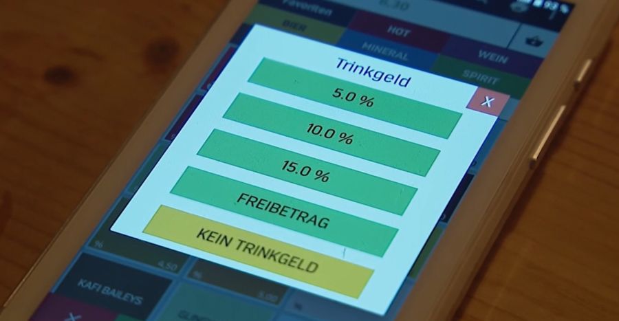 Kartenterminals fragen vor dem Bezahlen explizit nach dem Extra fürs Personal – und machen gleich Prozentvorschläge.