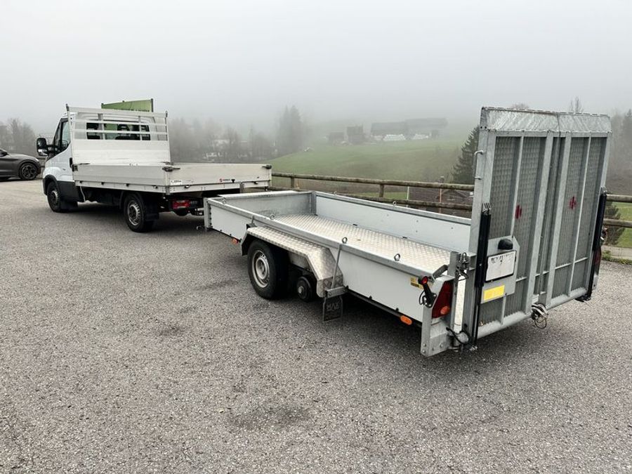 Sachentransportanhänger Rad verliren