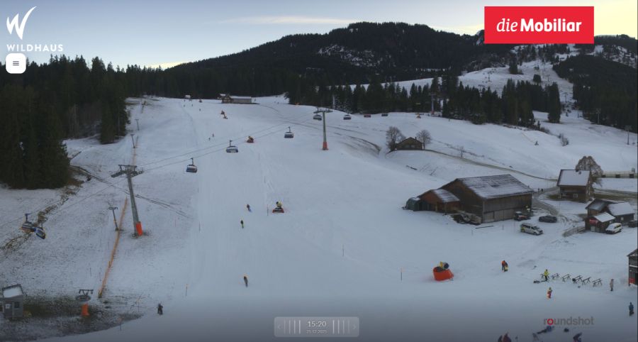 Skifahren kann man dank technischer Beschneiung trotzdem.