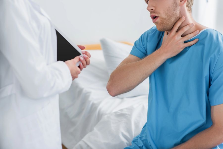 Patient, Arzt, Halsschmerzen, Speiseröhrenschmerzen