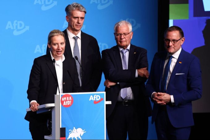 Zwischen 2019 und 2023 wurden Mitglieder der AfD in 469 Fällen Opfer körperlicher Attacken. Damit hat die Partei diese unrühmliche Rangliste in vier von fünf Jahren angeführt. (Symbolbild) Gewalt Politik Deutschland AfD