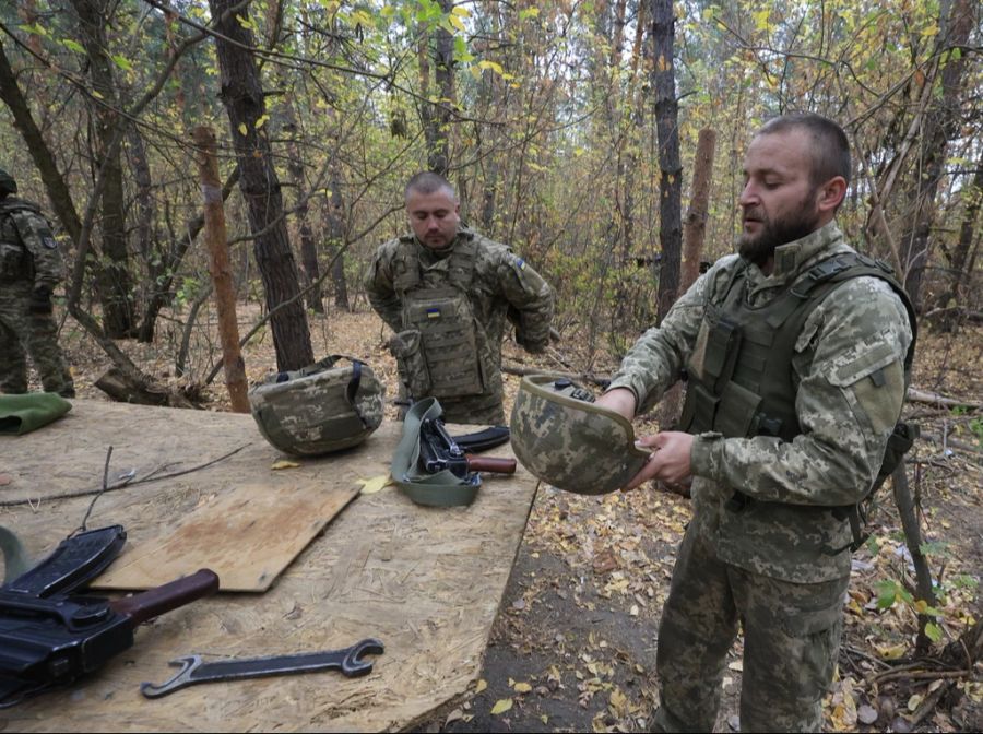 Entspannter sind die Soldaten an der Front. Einer sagt, die Nordkoreaner würden «nutzlos sterben».