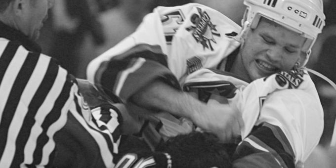 Stephen Peat, ehemaliger Profi in der NHL, ist im Alter von 44 Jahren verstorben. Stephen Peat NHL