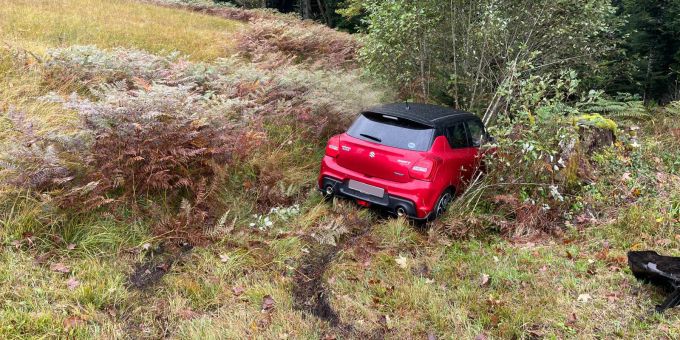 Unterägeri ZG - Betrunkener Autofahrer (56) bleibt in der Wiese stecken