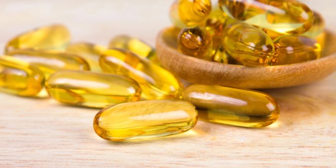 Da Vitamin D überwiegend durch Sonnenstrahlung aufgenommen wird, leiden viele Menschen an einem Mangel des Vitamins. Oftmals unbemerkt. vitamin d