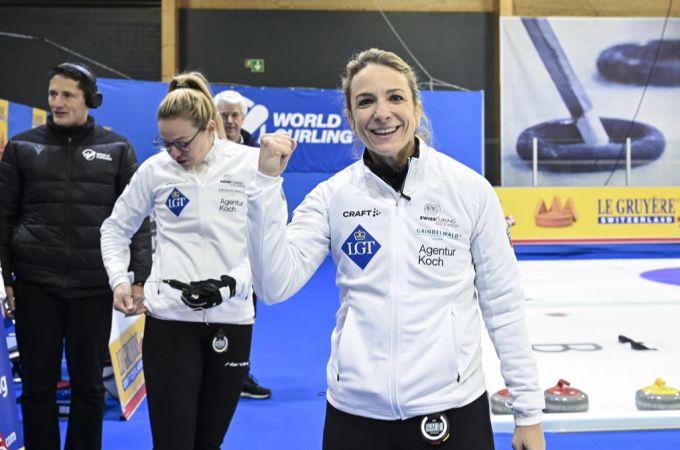 Silvana Tirinzoni ist nach der erfolgreichen Titelverteidigung an der Curling-EM «sehr stolz» auf ihr Team. Silvana Tirinzoni