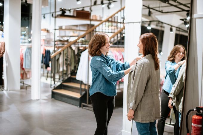 Seit dem 1. September kann man in der Mall of Switzerland eine persönliche Modeberatung buchen. Personal Shopping Mall of Switzerland