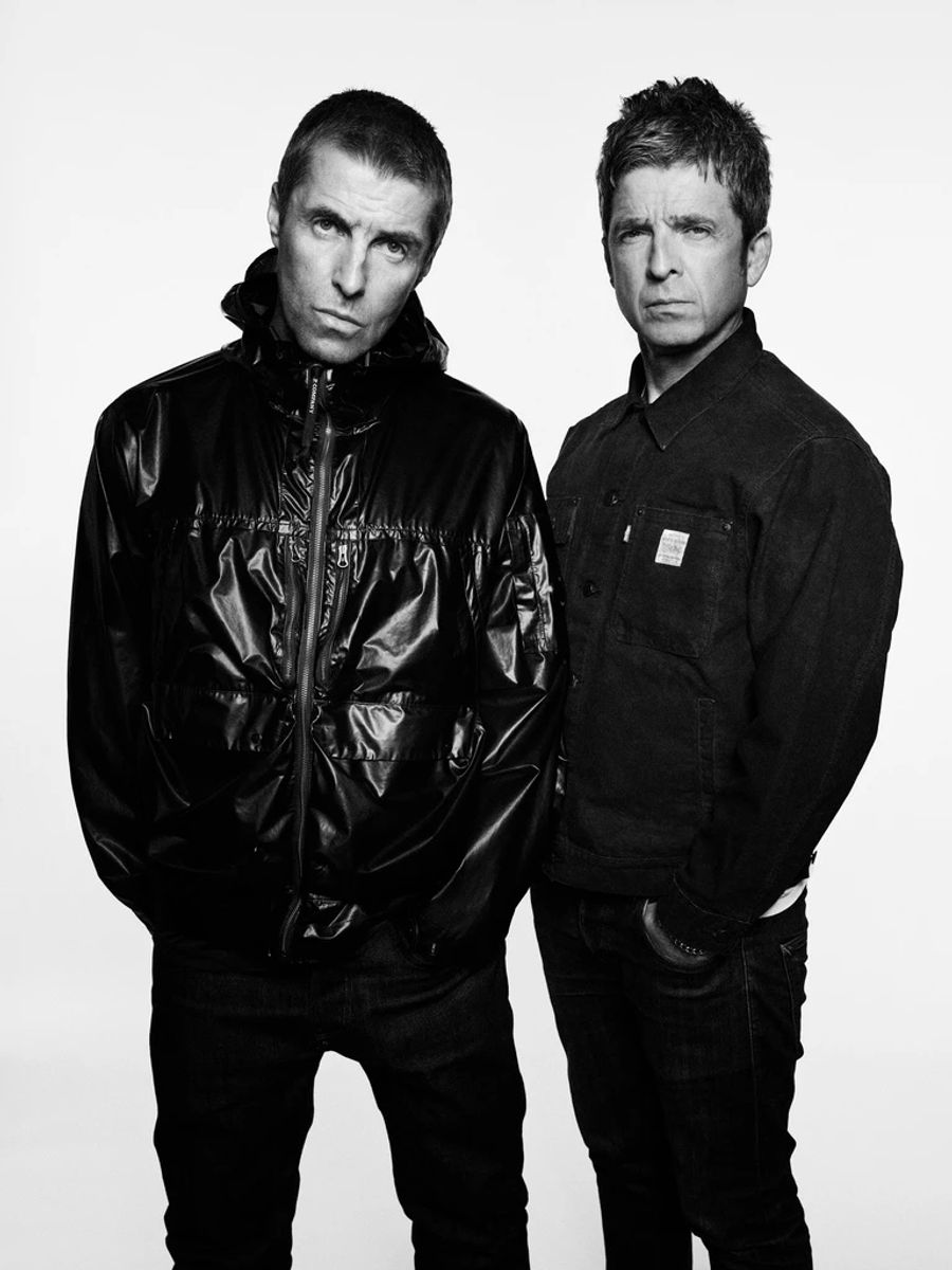 Nach 15 Jahren Zoff begraben die Brüder Liam (links) und Noel Gallagher das Kriegsbeil und gehen 2025 wieder mit Oasis auf Tour.