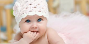 Baby mit blauen Augen