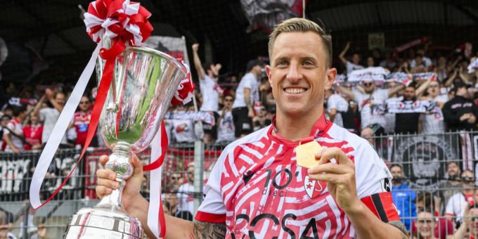 Captain Reto Ziegler feiert mit dem FC Sion den Wiederaufstieg in der Saison 2023/24. FC Sion