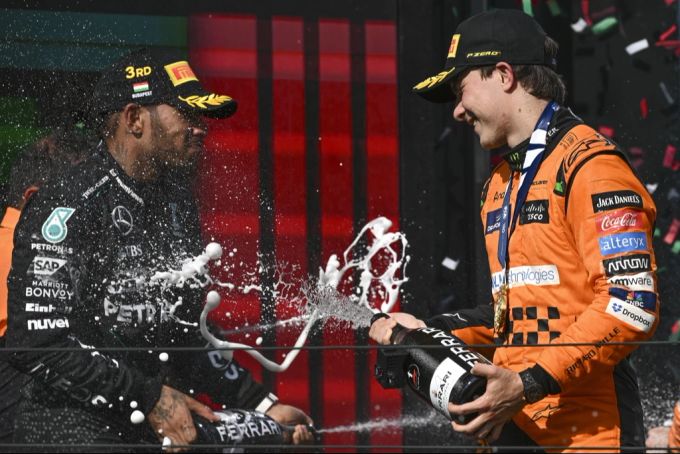 Lewis Hamilton darf in Ungarn jubeln. Lewis Hamilton