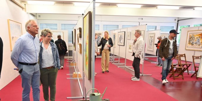 «Beide Künstler passen wunderbar zusammen», sagt eine Besucherin über die gemeinsame Ausstellung von Rolf Knie und Mike Kraus. Ausstellung