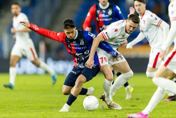 Trotz wenig zufriedenstellender Spielunterlage reichte es für Kevin Rüegg (Bild) und den FCB seit Jahresbeginn zu zwei Siegen gegen den FC Sion. fc basel