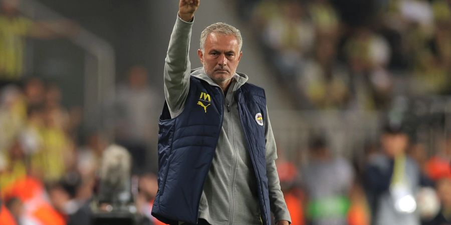 Trainer José Mourinho von Fenerbahçe Istanbul wurde für vier Spiele gesperrt.