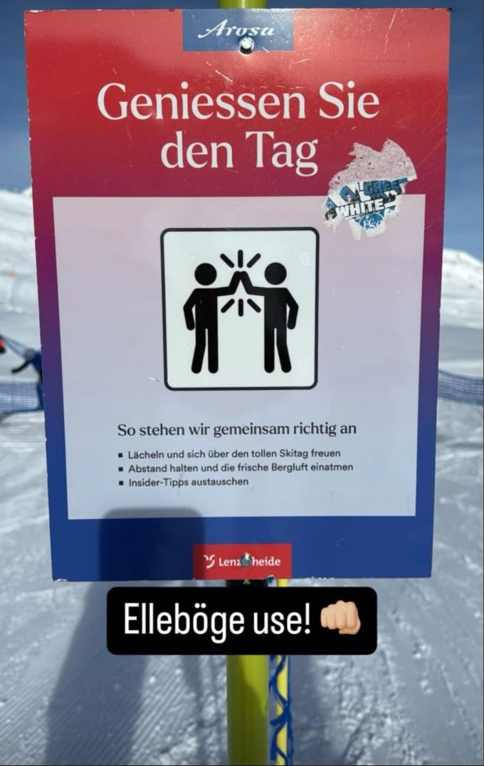 Einem Schneesportler im Skigebiet Arosa Lenzerheide fiel ein Schild vor dem Skilift auf. ski schild