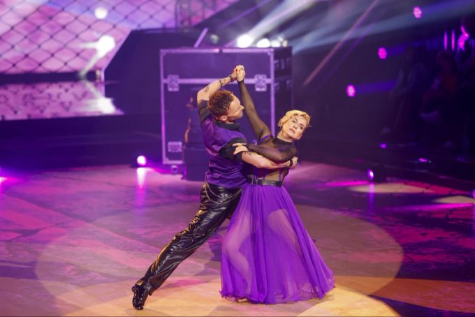 Jeanette Biedermann legte in der Mottoshow «Disco meets Rock» einen langsamen Walzer aufs Parkett. jeanette biedermann