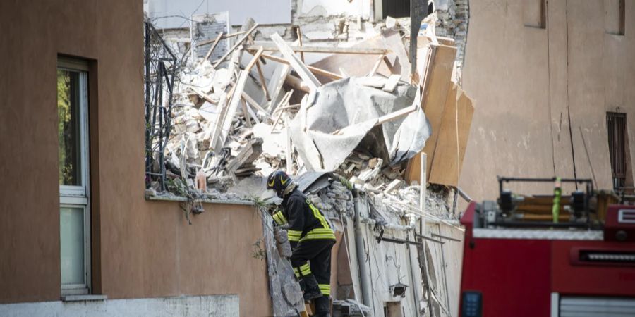 Explosion Wohnhaus Rom Feuerwehr