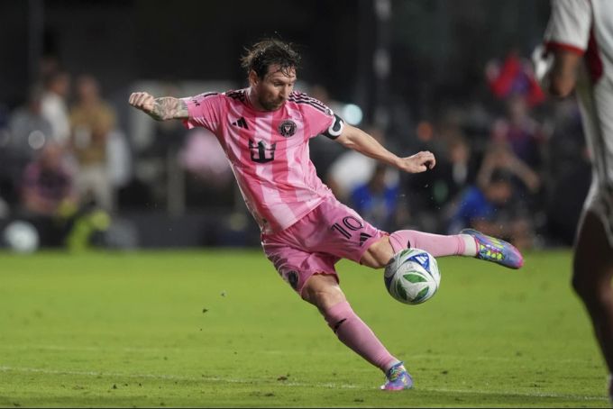 Mittlerweile spielt Lionel Messi bei Inter Miami. Lionel Messi