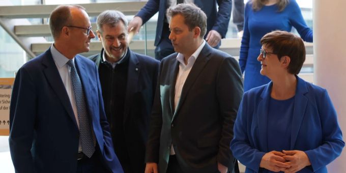 Noch keine Einigung - Union und SPD hoffen nun auf Mittwoch