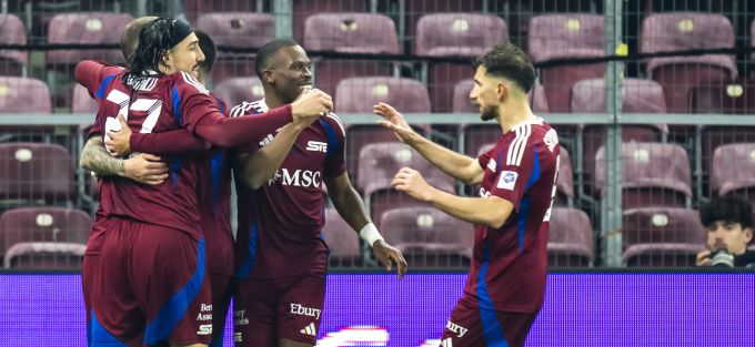 Jubel bei Servette nach dem Tor durch Dereck Kutesa zum 1:0 im Spiel gegen GC. GC