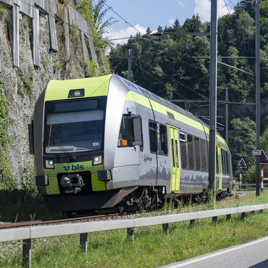 Doch warum setzt die BLS bei hohem Passagier-Aufkommen nicht einfach längere Züge ein? (Archivbild)